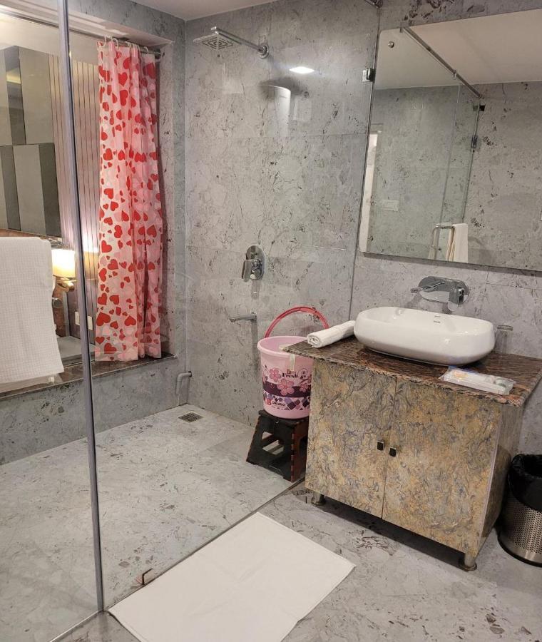 Solitude, The Boutique Hotel Haldwāni Екстериор снимка